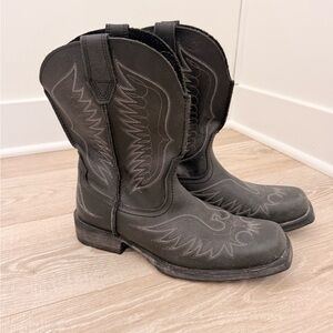 Ariat Men’s black leather boots style 10012841 - like NEW